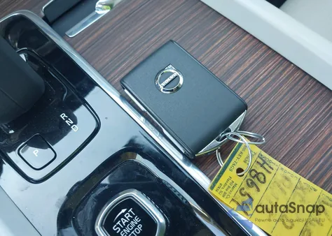 2022 Volvo Xc60 B5 Momentum from USA, damaged, VIN YV4L12RK0N1920946